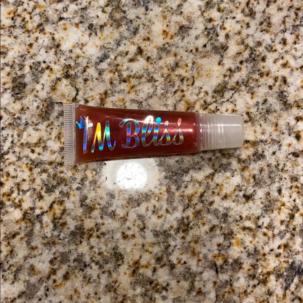 Blossom lip gloss